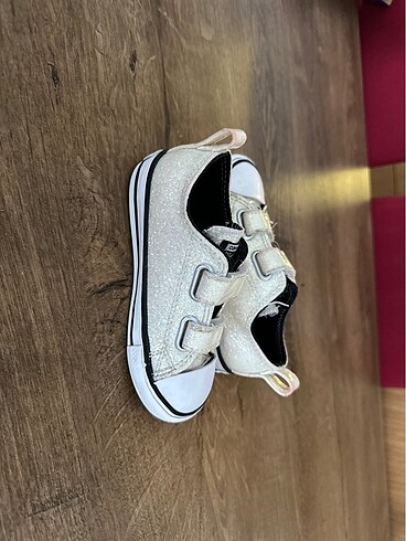 25 Beden Converse Spor ayakkabı