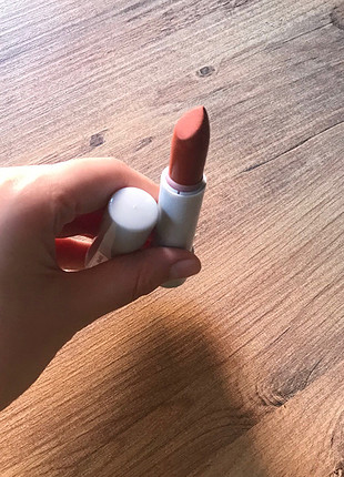Beaulis Kiss It Mat Ruj 286 Hot Sun