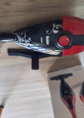 Beden Renk Kırmızı Fakir Elektrikli Süpürge