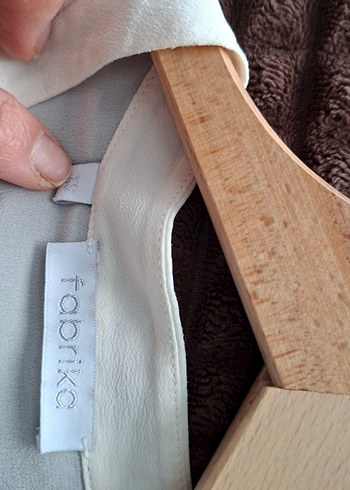 Fabrika Düğmeli Beyaz  V Yakalı Kadın Gömlek - Görsel 6