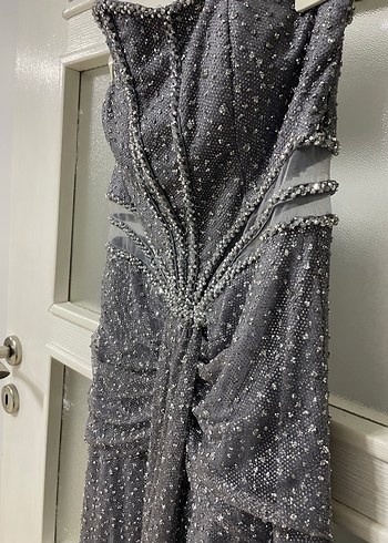 Gri İşlemeli Drapeli Straplez Abiye Elbise - Görsel 4