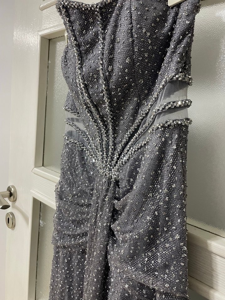 Gri İşlemeli Drapeli Straplez Abiye Elbise - Görsel 4