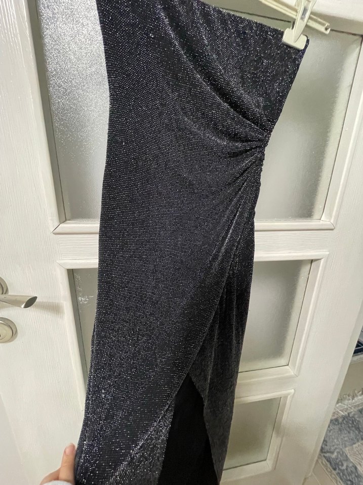 Siyah simli Desenli Uzun Straplez Abiye - Görsel 3