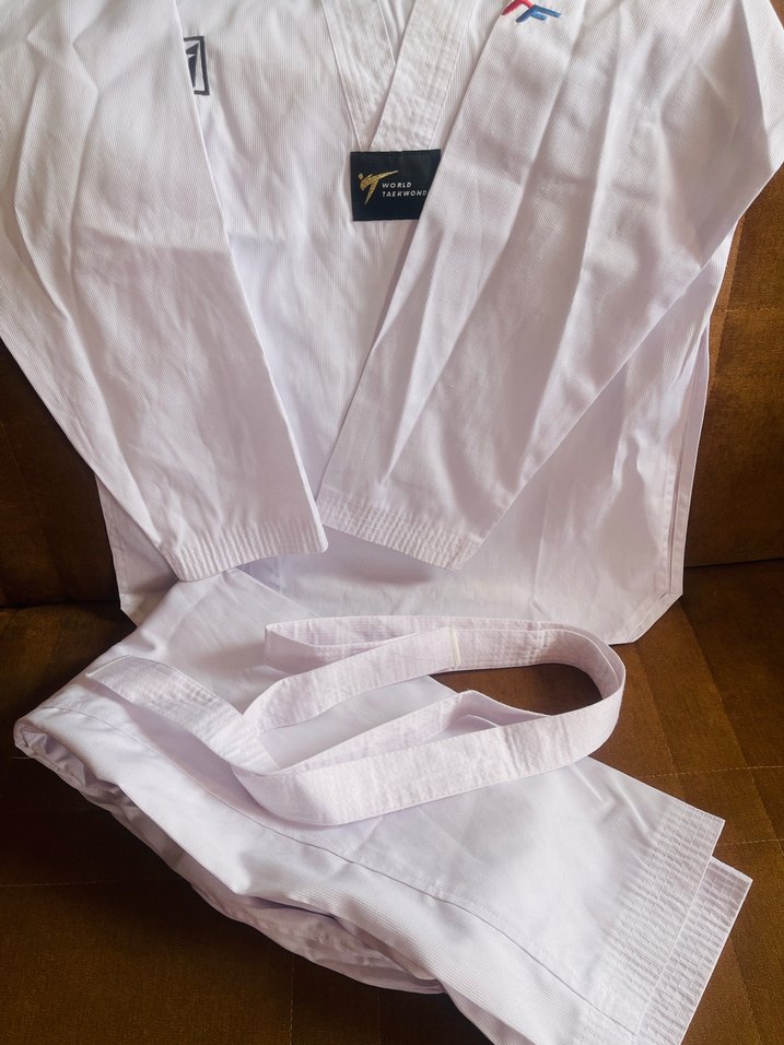 Beyaz V Yaka Uzun Kollu kareta kıyafeti - Görsel 3