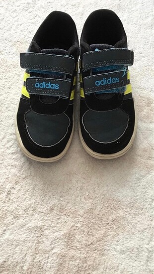24 Beden Adidas çocuk ayakkabı