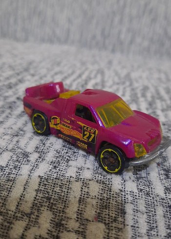 Hotwheels araba pembe ( jeep )