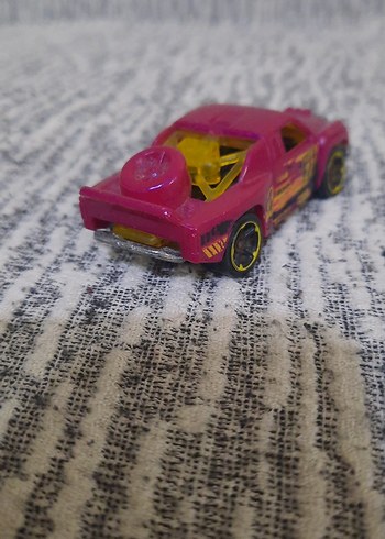  Beden Hotwheels araba pembe ( jeep )