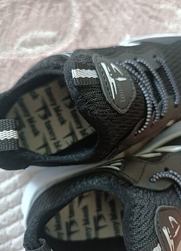 31 Beden Spor ayakkabı tonny black marka