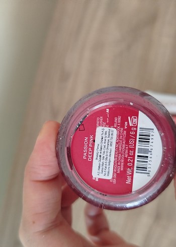 Revolution Pembe Parlak Mousse Allık
