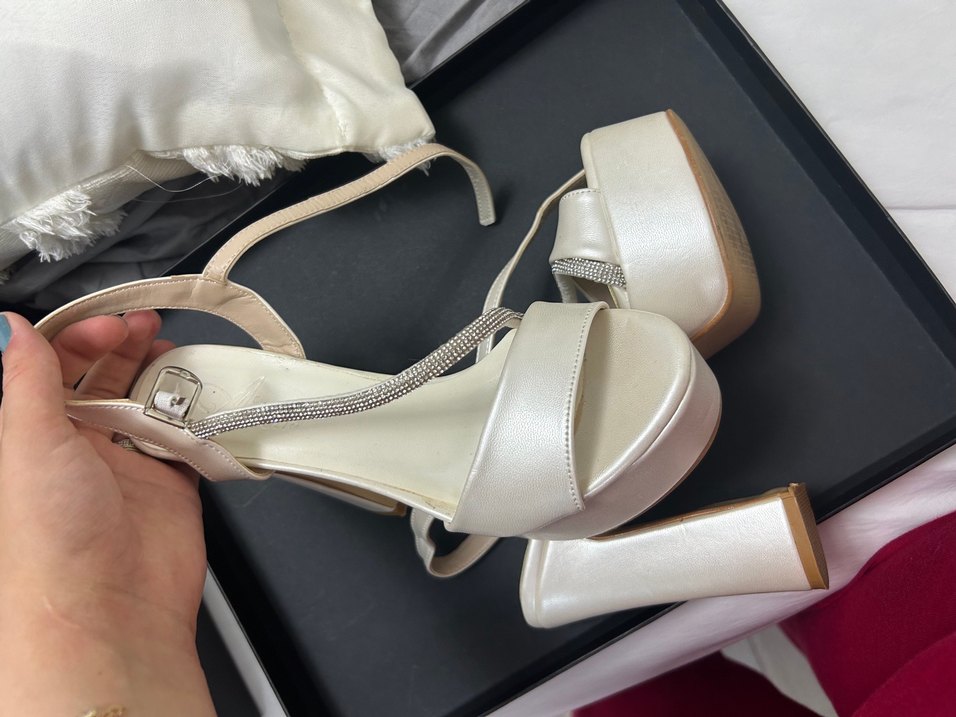 Minimalist Beyaz Platform Topuklu Kadın Ayakkabı - Görsel 2