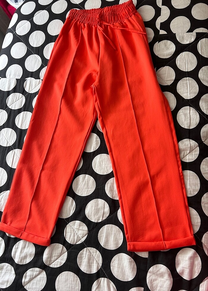 Turuncu bilekte pantolon - Görsel 3