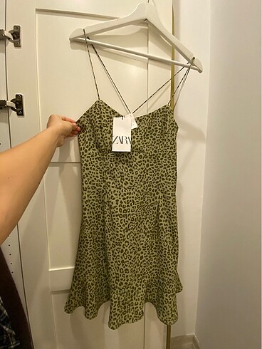 Zara desenli yeşil kısa elbise
