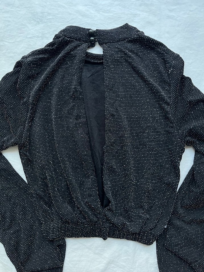 Siyah Sırt Detaylı Simli Bluz - Görsel 2