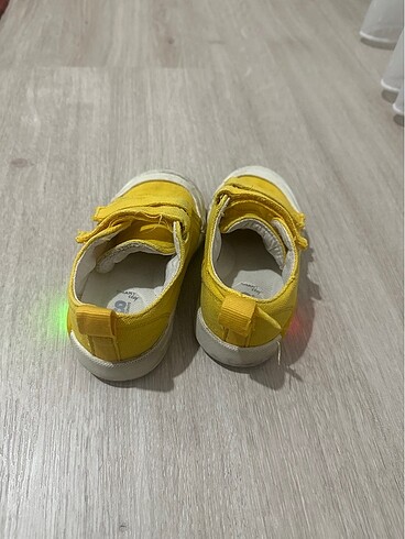 23 Beden sarı Renk Vicco unisex çocuk ayakkabısı 23 num.