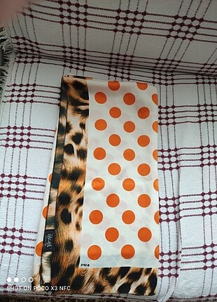 Leoparlı eşarp