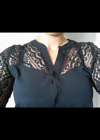 Siyah Dantel Detaylı V Yaka Uzun Kollu Bluz - Görsel 3