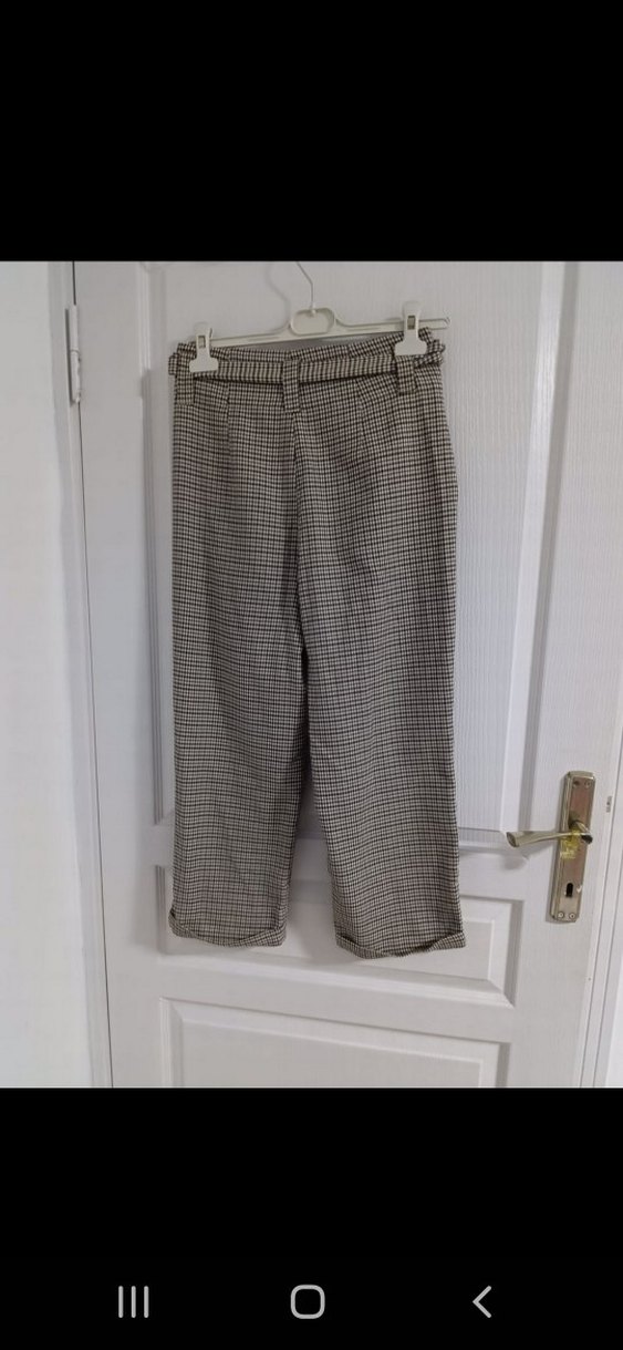 Gri Bel Detaylı Midi Kumaş Pantolon - Görsel 2