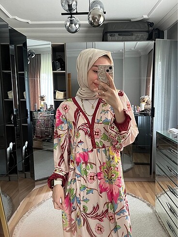 Bordo çiçekli elbise