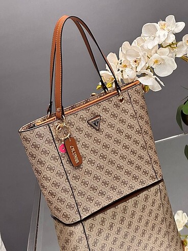 GUESS noelle shopper ????