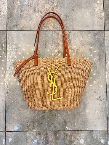 Yves Saint Laurent (YSL)