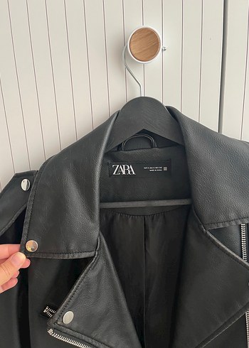 s Beden Zara Kadın Siyah Kemerli Deri Biker Ceket