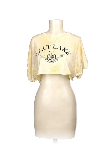 Bershka T-shirt %70 İndirimli.