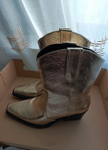 37 Beden altın Renk Pull bear bot