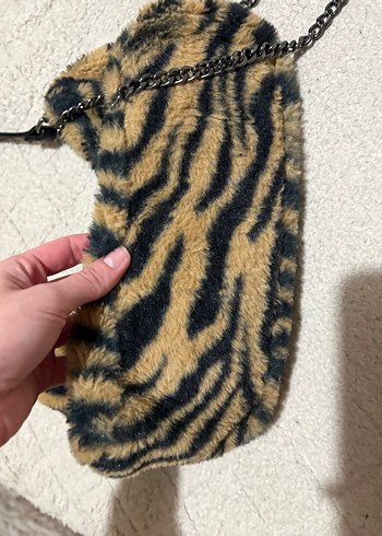 Stradıvarius Kahverengi Zebra Desenli Kürklü Kadın Çanta - Görsel 5