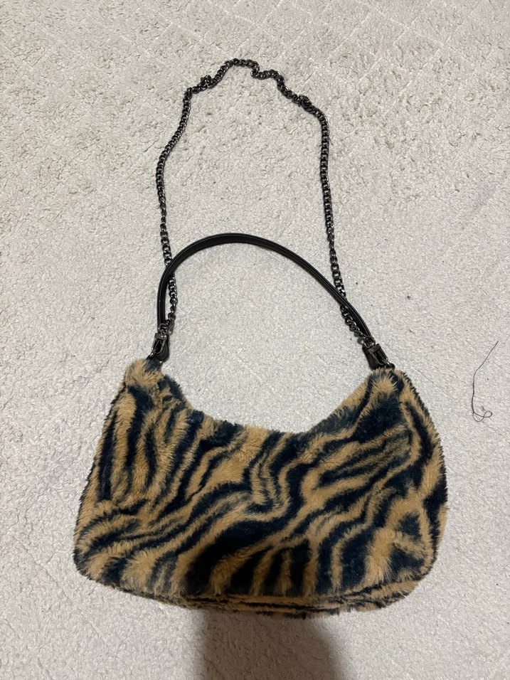 Stradıvarius Kahverengi Zebra Desenli Kürklü Kadın Çanta - Görsel 3