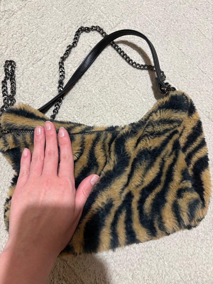 Stradıvarius Kahverengi Zebra Desenli Kürklü Kadın Çanta - Görsel 2