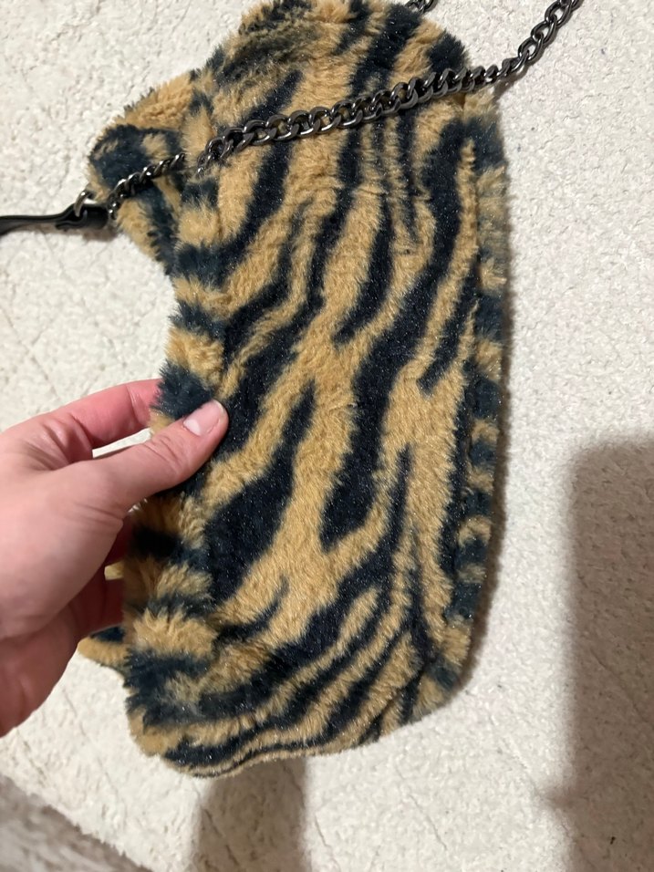 Stradıvarius Kahverengi Zebra Desenli Kürklü Kadın Çanta - Görsel 5