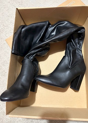 Stradivarius sıfır Topuklu Diz Üstü Kadın Çizme - Görsel 2