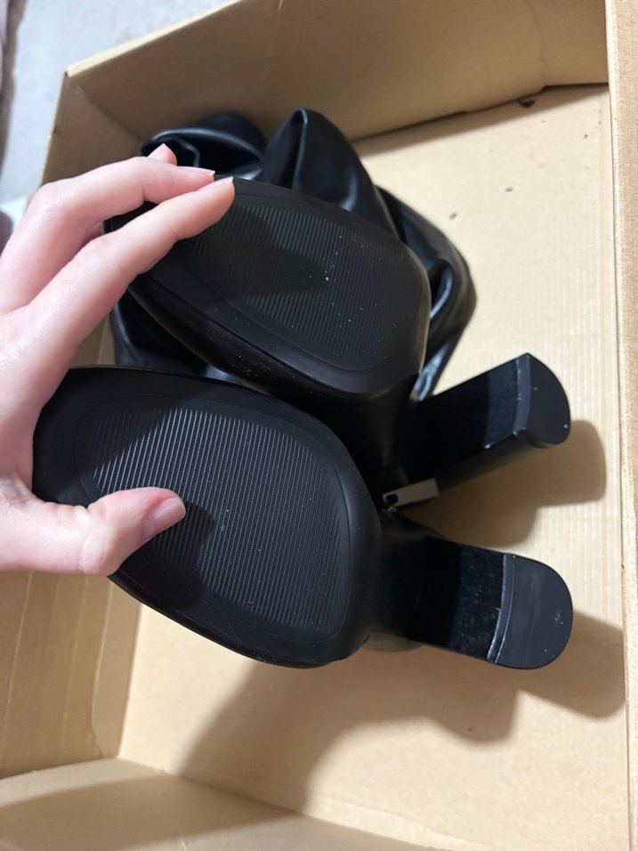 Stradivarius sıfır Topuklu Diz Üstü Kadın Çizme - Görsel 3