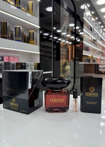 Versace Crystal Noir Sikligin Ve Gucun Parfumu