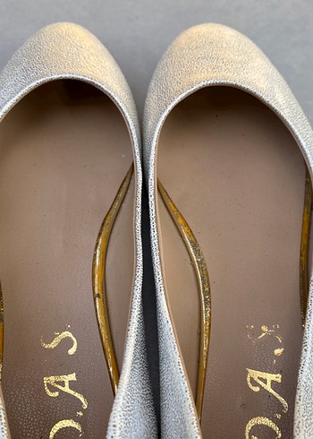 Gri Parlak Suni Deri  Blok Topuklu Kadın Babet - Görsel 6