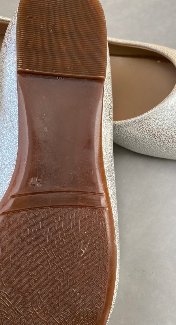 Gri Parlak Suni Deri  Blok Topuklu Kadın Babet - Görsel 3