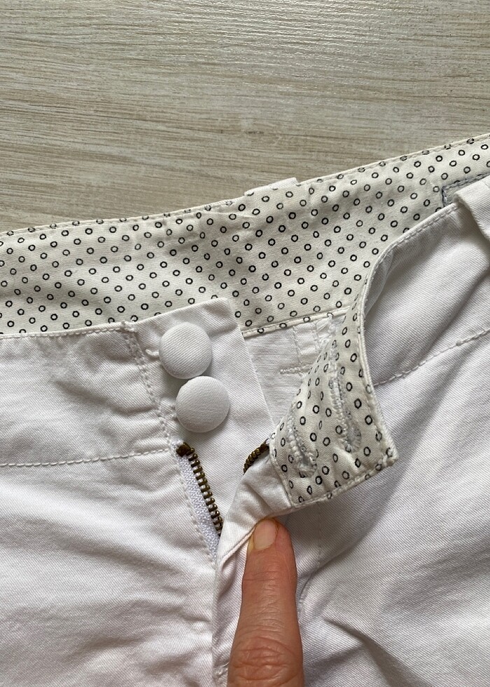 Beyaz kısa bayan şort - Görsel 3