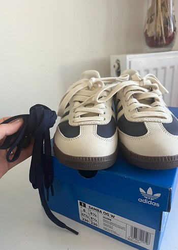 Adidas Beyaz Gri Bağcıklı Kadın Spor Ayakkabı