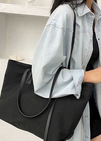 Zara Kadın Lacivert Minimalist Fermuarlı Çanta