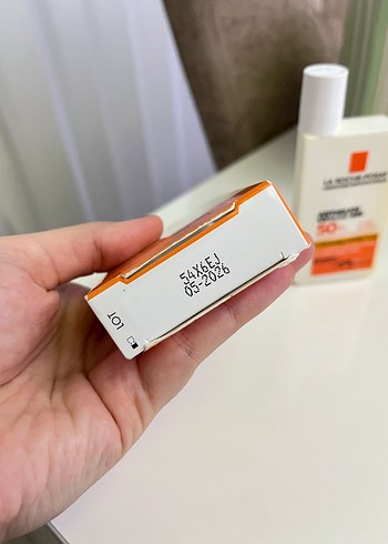 La Roche-Posay Anthelios 50+ Güneş Koruyucu Sıvı - Görsel 2