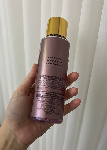 Victoria's Secret Velvet Petals Kadın Parfümü 250ml - Görsel 2