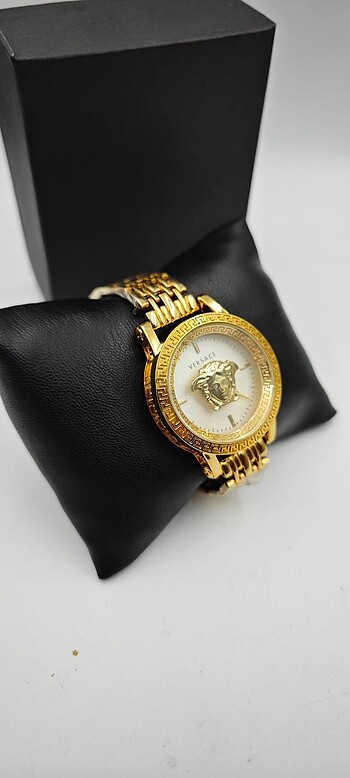 Beden Versace saat