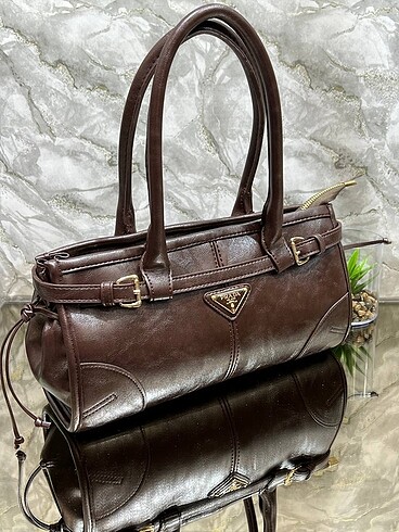 PRADA- ENAMEL TRİANGLE-LOGO LEATHER TOTE BAG