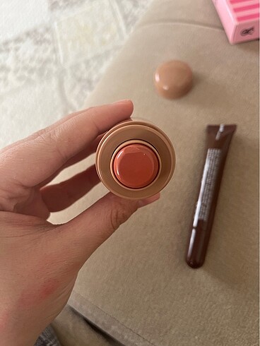 Beden Renk Rhode Lip Balm ve allık