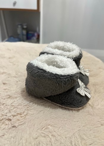 Yenidogan bebek  Gri Kürklü Nakışlı Ev Terliği - Görsel 2