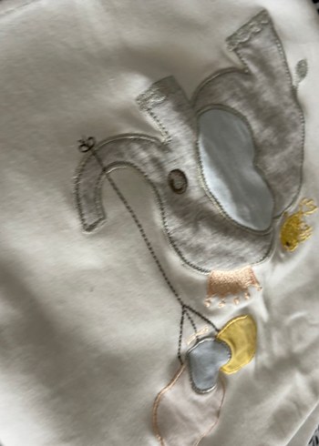 Nakışlı Beyaz ve Gri Çocuk Battaniyesi - Görsel 4