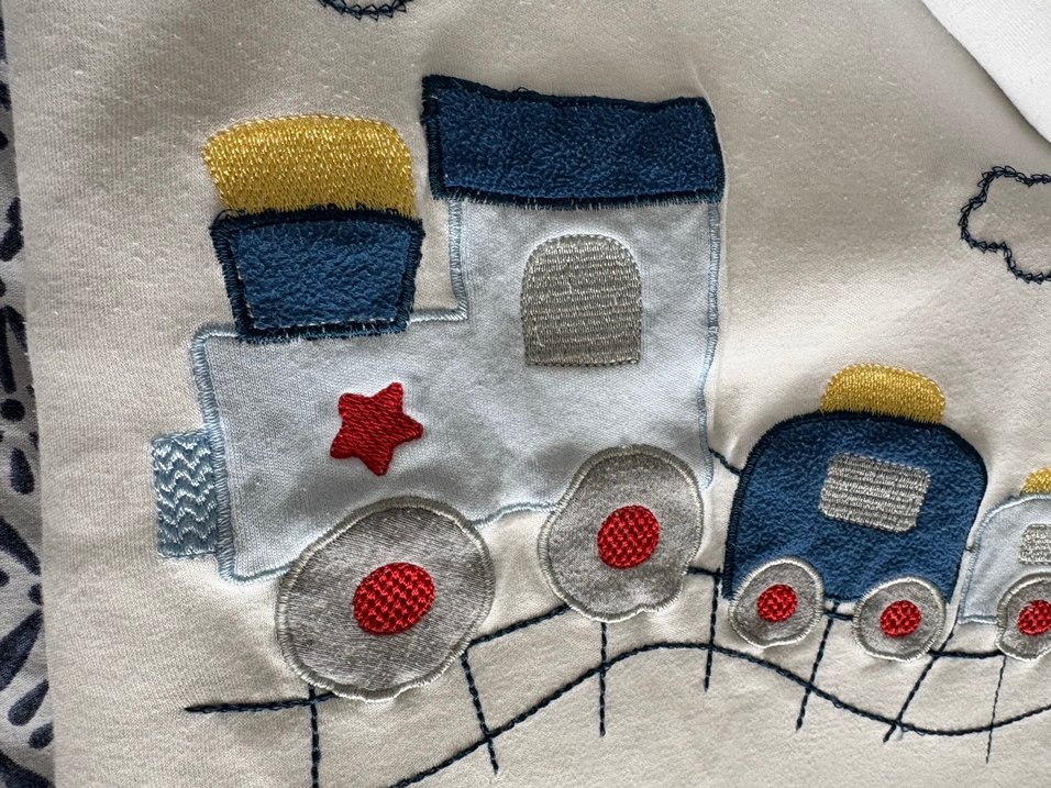 Nakışlı Beyaz ve Gri Çocuk Battaniyesi - Görsel 2