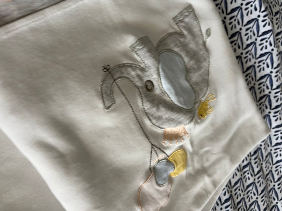 Nakışlı Beyaz ve Gri Çocuk Battaniyesi - Görsel 4