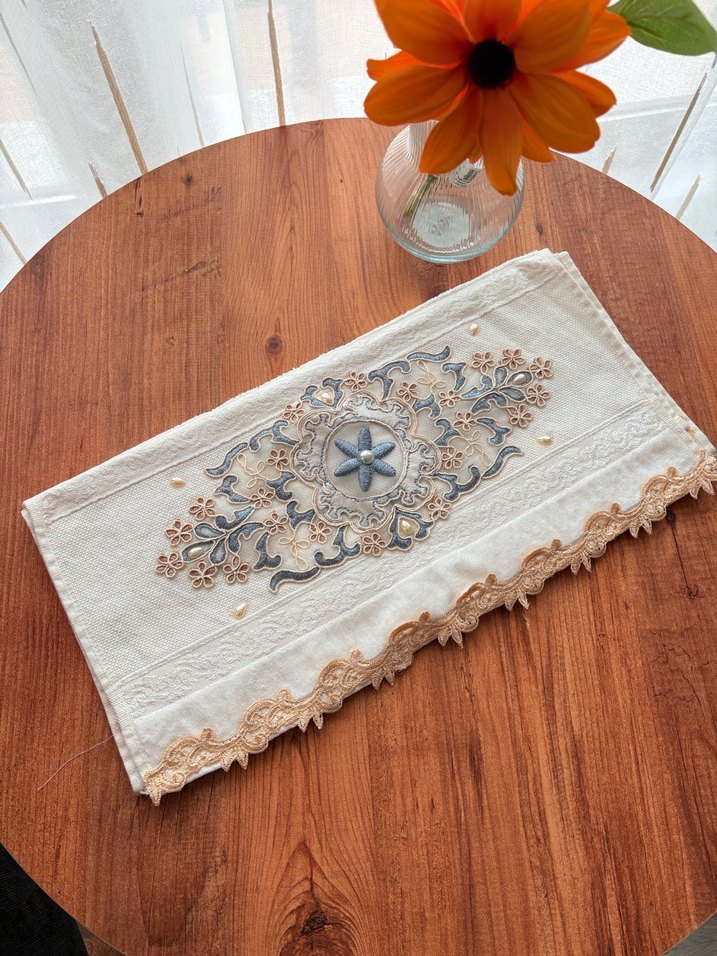 Nakışlı Vintage Beyaz Havlu - Görsel 2