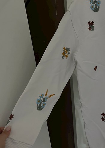 Nakış İşlemeli Beyaz Kadın kazak - Görsel 2